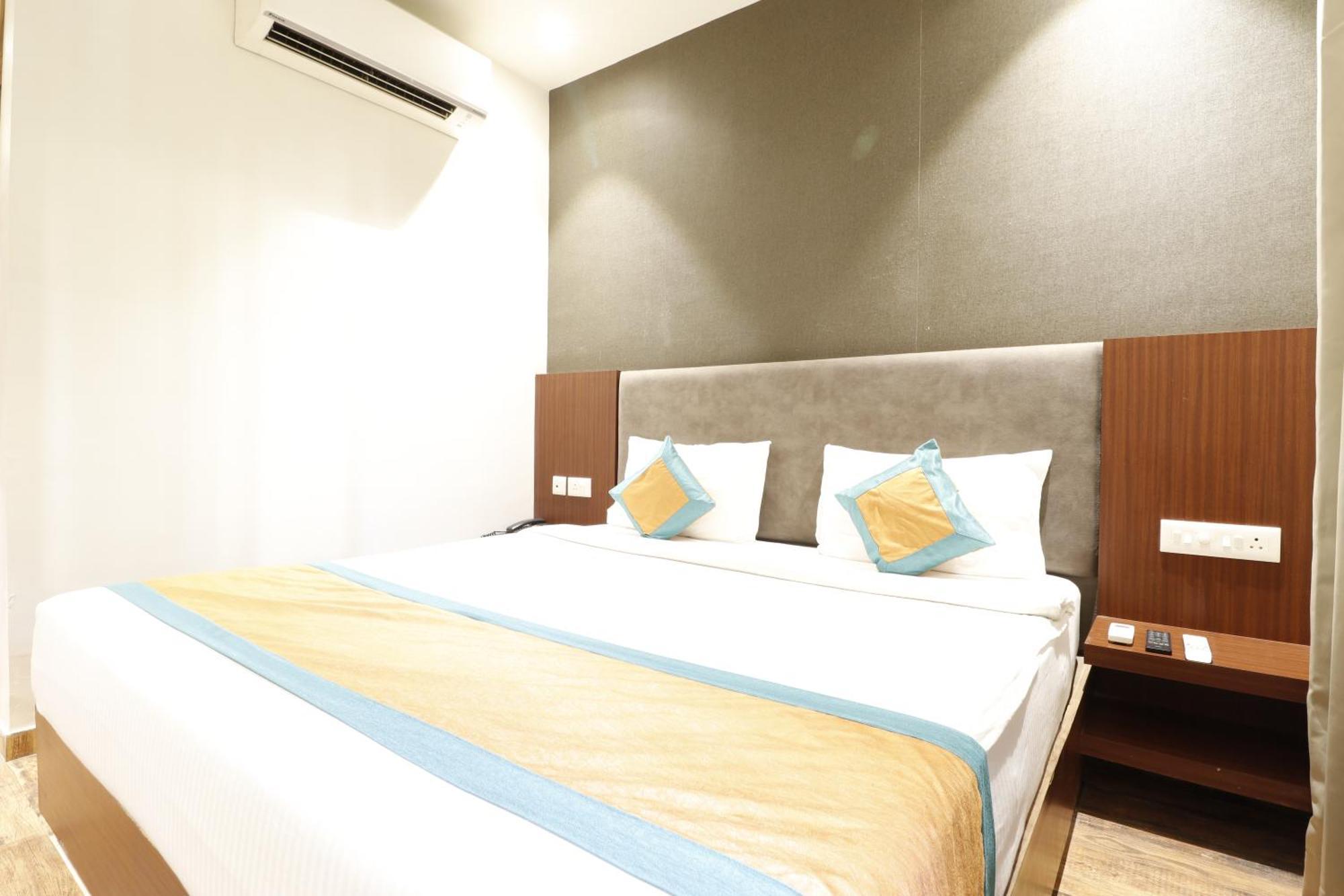 Hotel Yatri นาคปุระ ภายนอก รูปภาพ
