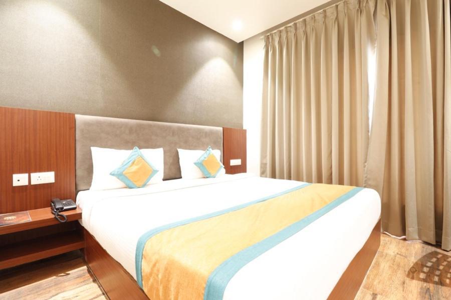 Hotel Yatri นาคปุระ ภายนอก รูปภาพ